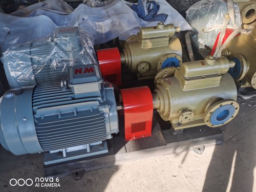 保溫螺(luó)杆瀝青(qing)泵 保(bǎo)溫螺杆(gǎn)瀝青泵(bèng)