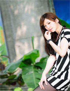 美女露出奶奶-考妣图